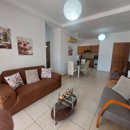 Sunny 2 Bedroom Larnaca Center Exterior photo