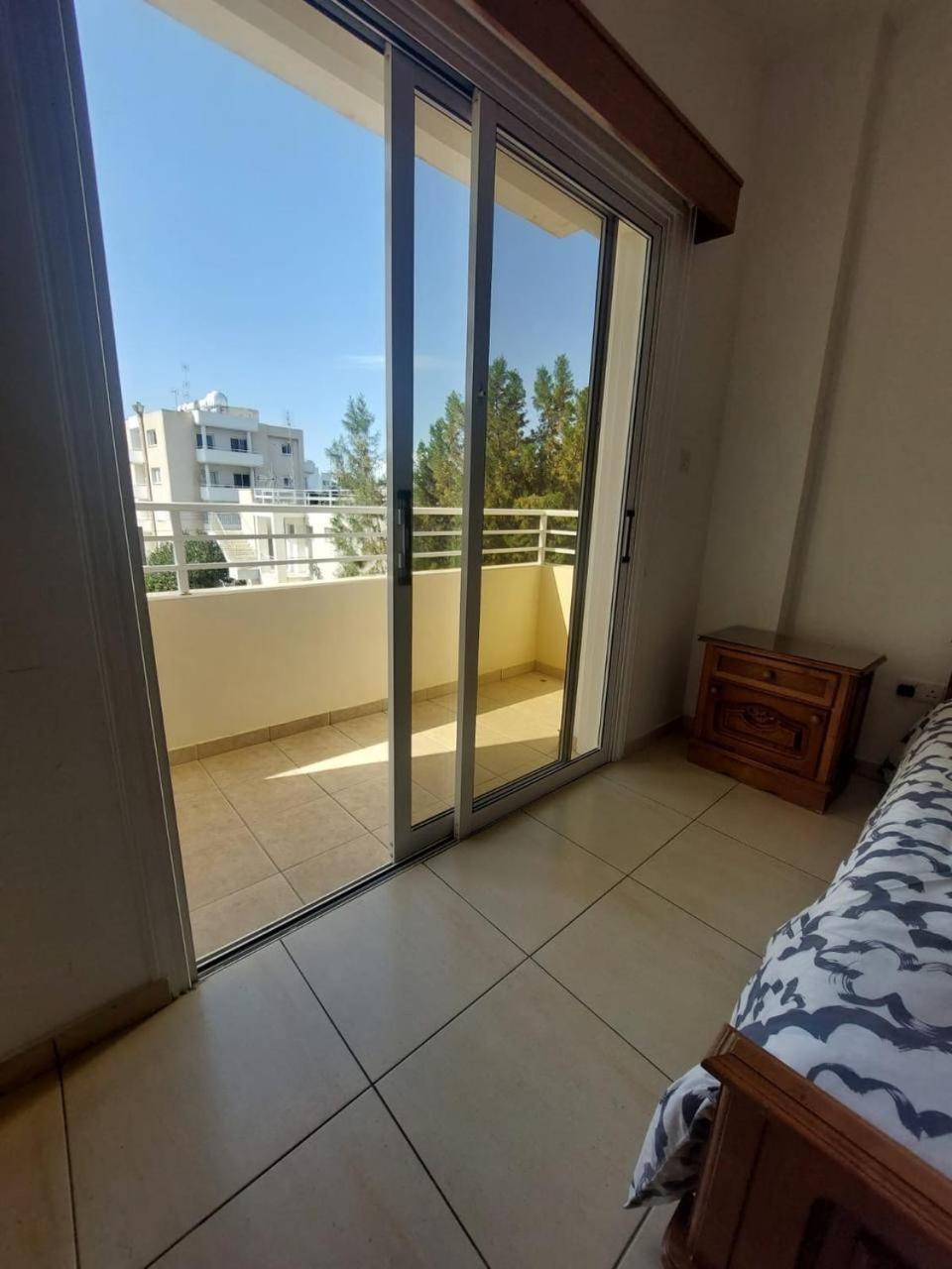 Sunny 2 Bedroom Larnaca Center Exterior photo