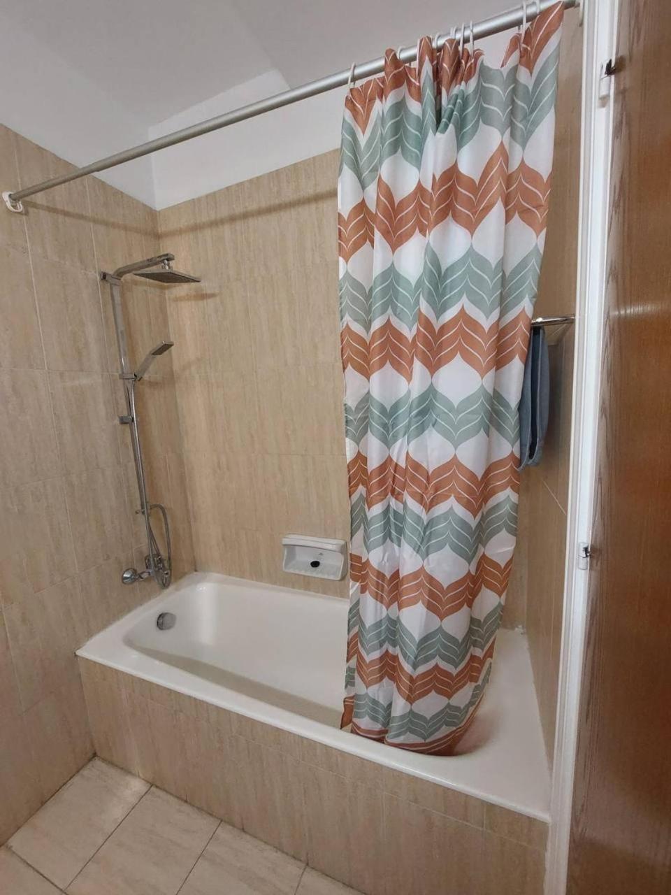 Sunny 2 Bedroom Larnaca Center Exterior photo