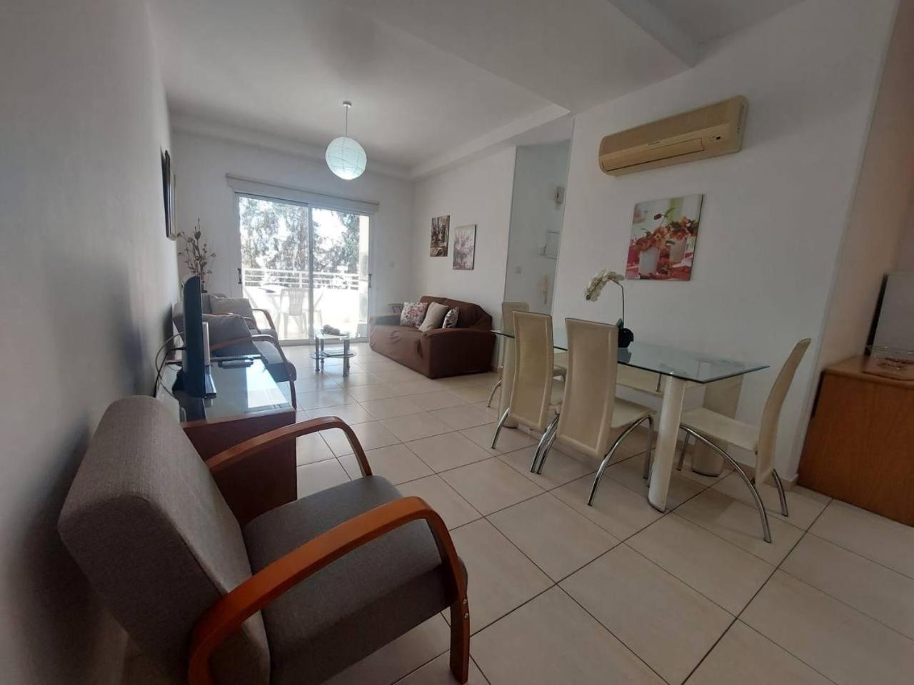 Sunny 2 Bedroom Larnaca Center Exterior photo