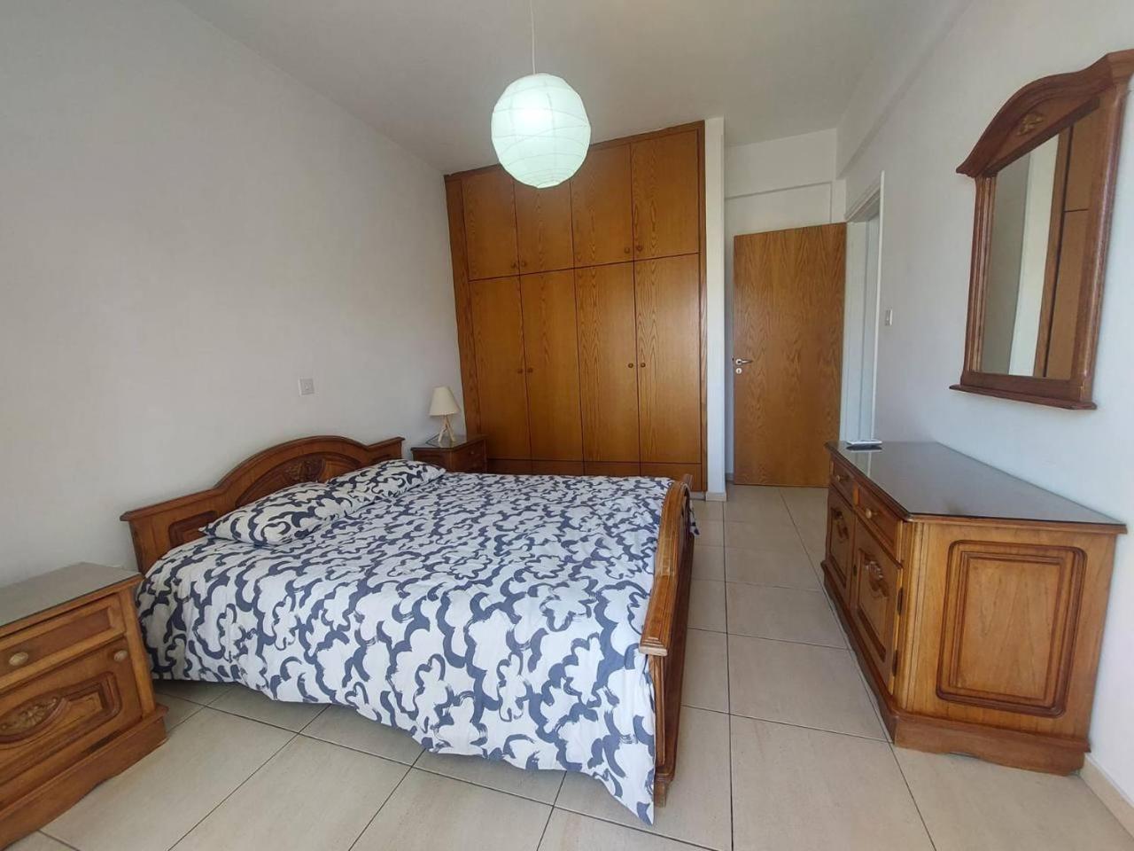 Sunny 2 Bedroom Larnaca Center Exterior photo